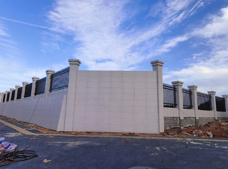 湖南岳阳工地栏杆安装完工，获得客户好评！